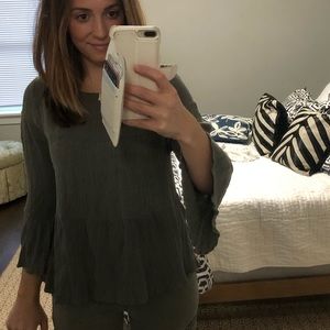 Green bell sleeve flowy top! Perf for St. Pat’s ☘️